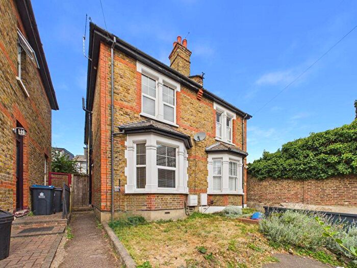 2 Bedroom Semi Detached House To Rent In The Bittoms, Kingston Upon Thames, KT1