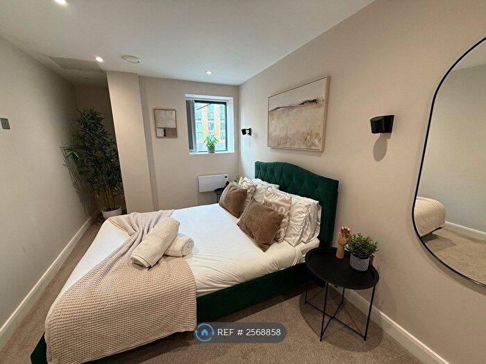 1 Bedroom Flat To Rent In North Street, Leeds, LS2