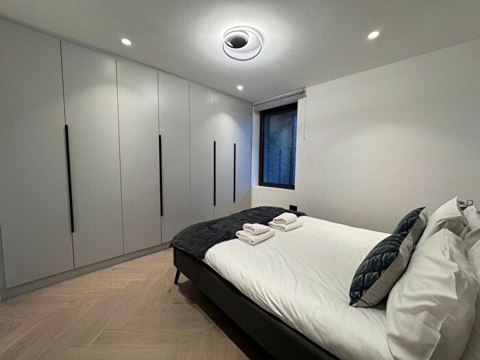 2 Bedroom Flat To Rent In Durnsford Road, London, SW19