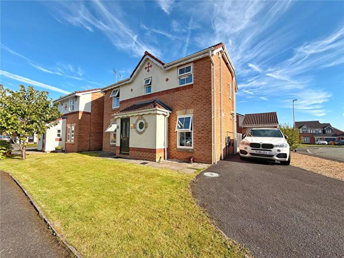 3 Bedroom Detached House For Sale In Hazelhurst Drive, Gladewood, Middleton, Manchester, M24