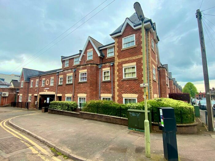 2 Bedroom Apartment To Rent In Sandfield Court, Guildford, GU1