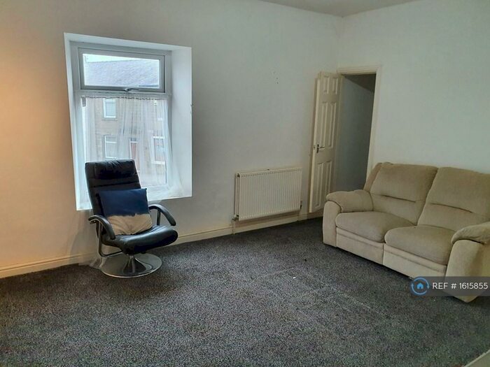 1 Bedroom Flat To Rent In Pickup St, Clayton Le Moors, BB5