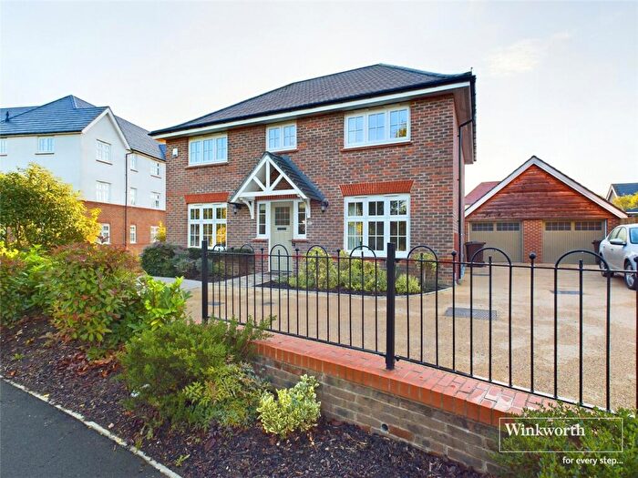 4 Bedroom Detached House For Sale In Orwell Drive, Arborfield Green, Reading, Berkshire, RG2