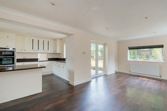 4 Bedroom Detached House To Rent In Cedar Walk Kenley, CR8