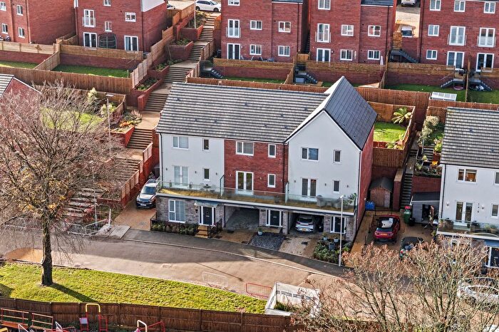 3 Bedroom Town House For Sale In Ffordd Yr Olchfa, Sketty, Swansea, SA2