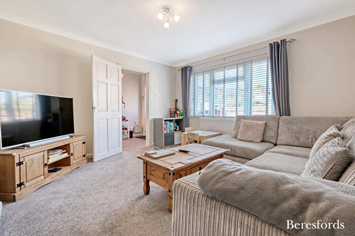 3 Bedroom Terraced House For Sale In Ravensbourne Crescent, Romford, RM3