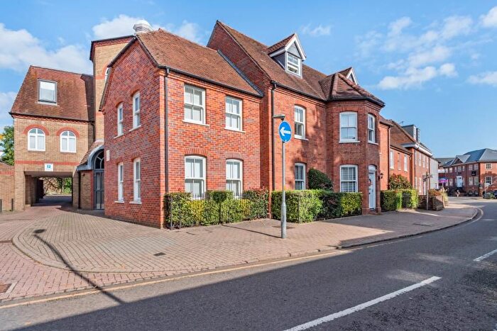 2 Bedroom Flat To Rent In Odeon Parade, High Street, Rickmansworth, WD3