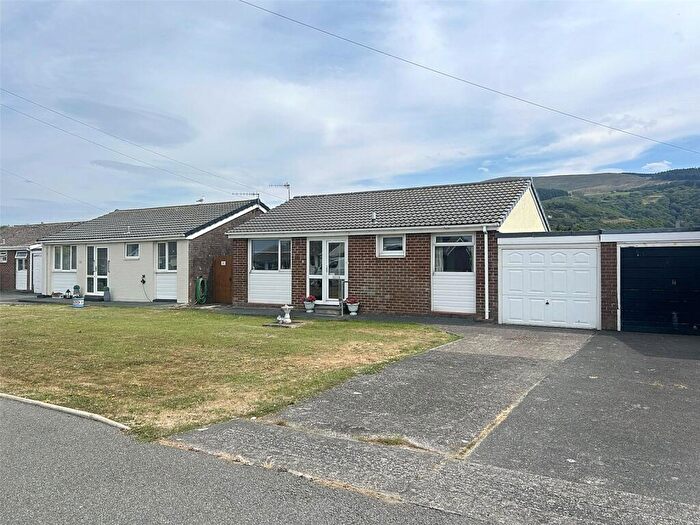 3 Bedroom Bungalow For Sale In Tremorfa Close, Fairbourne, Gwynedd, LL38