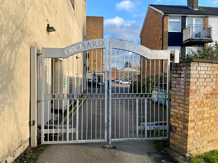 1 Bedroom Apartment For Sale In Mimms Hall Road, Potters Bar, EN6