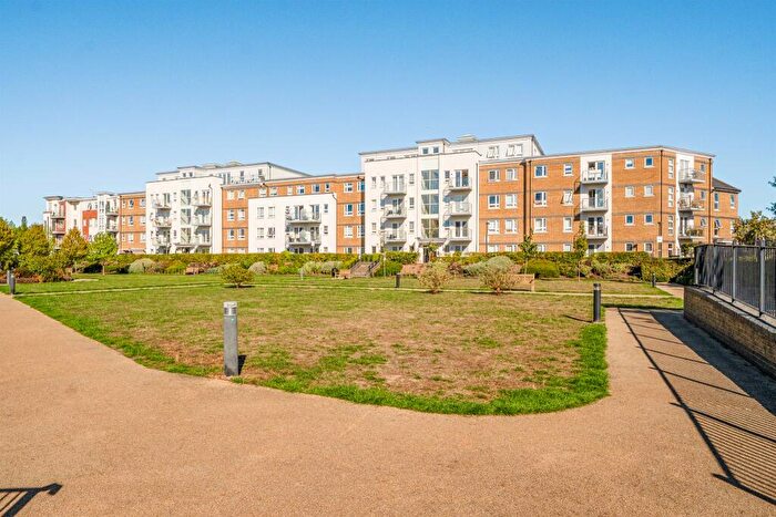 2 Bedroom Apartment For Sale In Grebe Way, Maidenhead, SL6