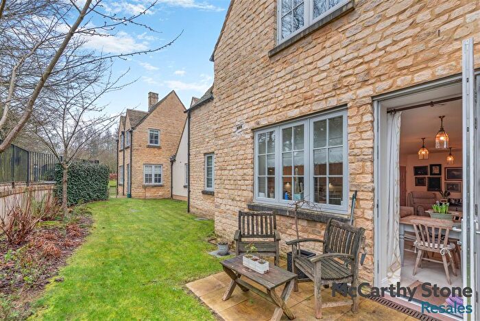 2 Bedroom Flat For Sale In Hawkesbury Place, Fosseway, Stow On The Wold, GL54