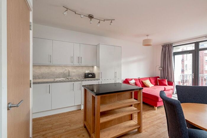 3 Bedroom Flat To Rent In Hopetoun Street, New Town, Edinburgh, EH7