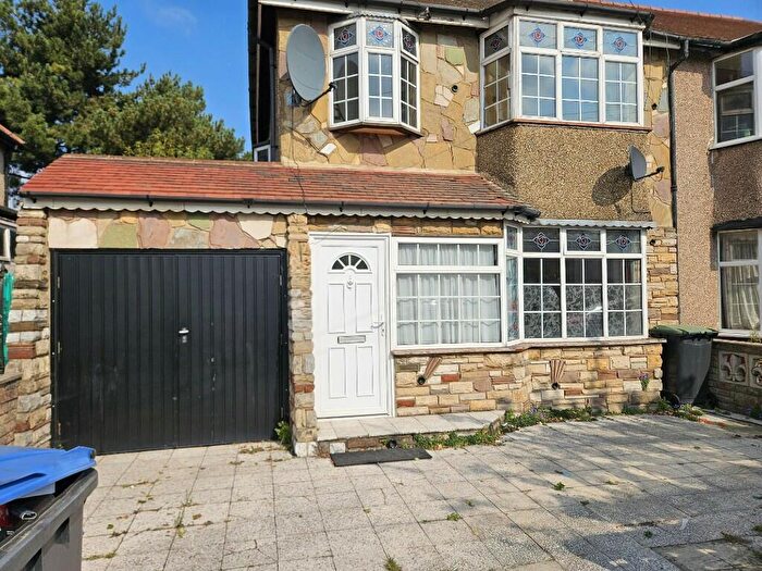 3 Bedroom End Of Terrace House To Rent In Stockton Road, London, N18