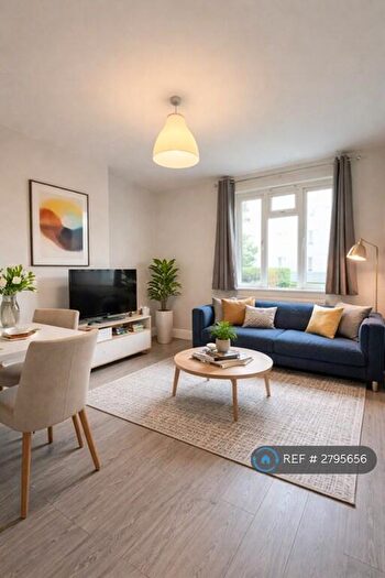 3 Bedroom Flat To Rent In Nestor House, London, E2