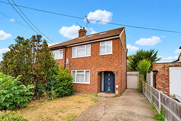 4 Bedroom Semi-Detached House For Sale In Goffs Road, Ashford, TW15