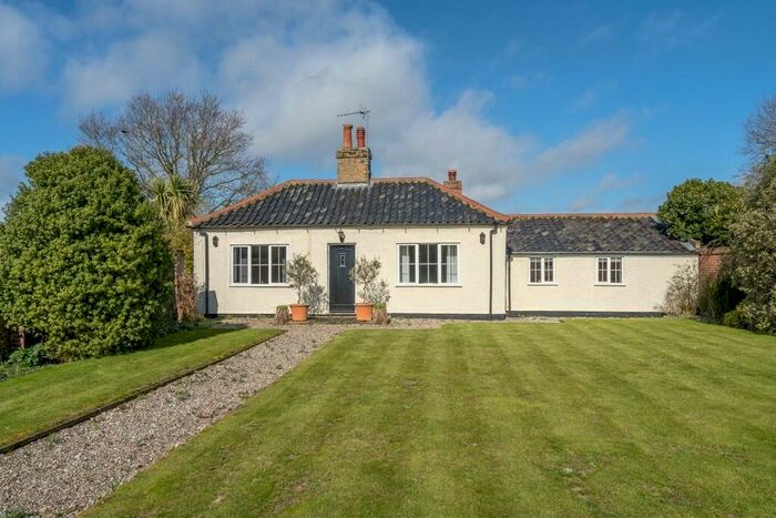 3 Bedroom Detached Bungalow For Sale In The Street, Somerleyton, NR32