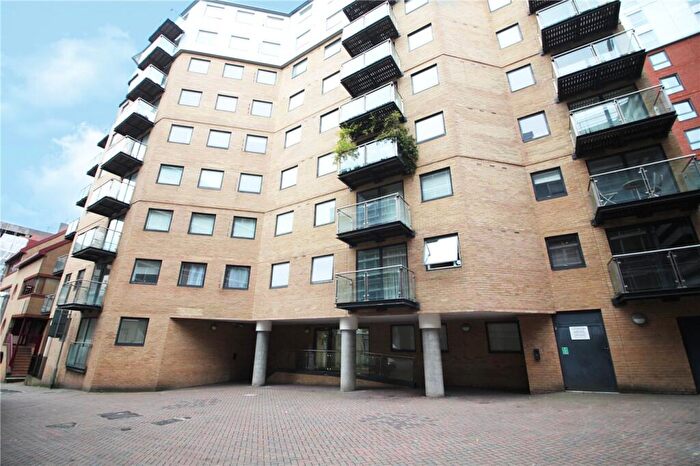 2 Bedroom Apartment To Rent In Projection East, Merchants Place, Reading, Berkshire, RG1