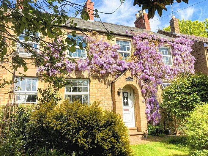 4 Bedroom Semi-Detached House For Sale In Thorpe Street, Raunds, Wellingborough, NN9