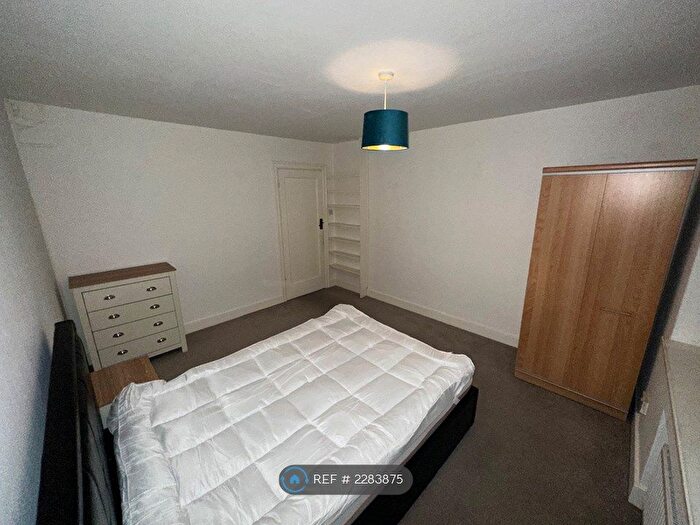 2 Bedroom Flat To Rent In Streatham Court, London, SW16