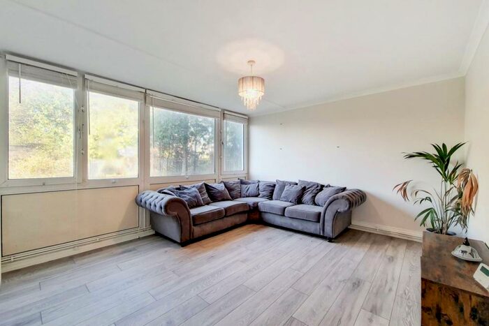1 Bedroom Flat To Rent In Portway Gardens, Woolwich, London, SE18