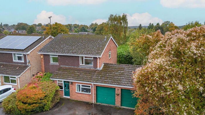 4 Bedroom Detached House For Sale In Medway Avenue, Oakley Basingstoke, RG23