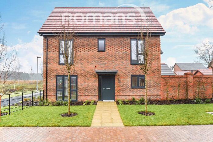 3 Bedroom Detached House To Rent In Bucklers Park, RG45