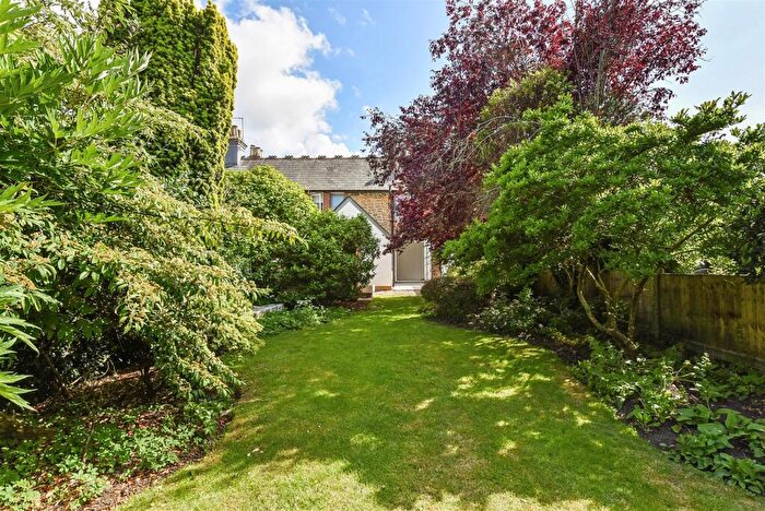 3 Bedroom Cottage For Sale In Swan Street, Petersfield, GU32