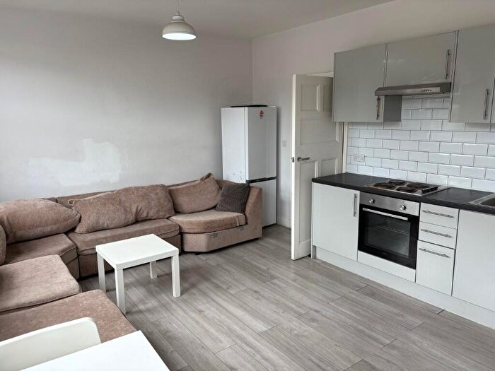 1 Bedroom Flat To Rent In Hallswelle Parade, Finchley Road, London, NW11