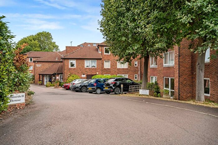 1 Bedroom Flat For Sale In Roundwood Lane, Harpenden, AL5
