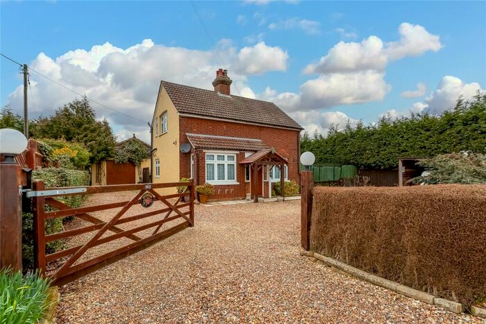 3 Bedroom Detached House For Sale In Toddington Road, Westoning, Bedfordshire, MK45