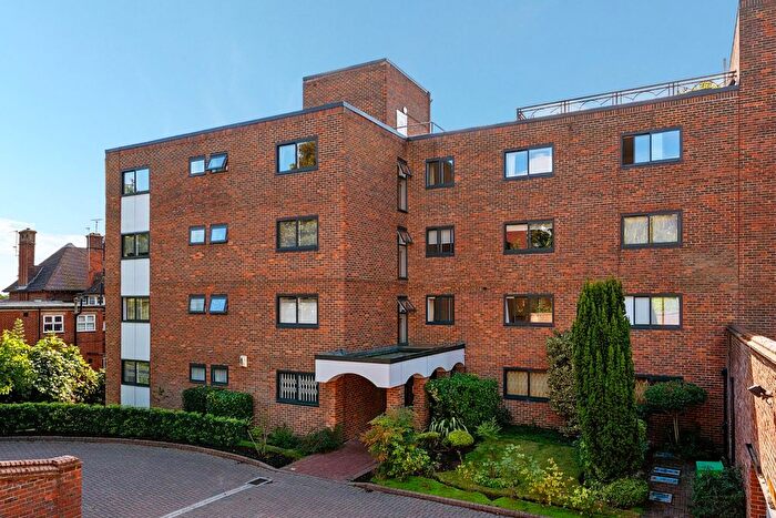 3 Bedroom Flat To Rent In Belvedere Drive, London, SW19