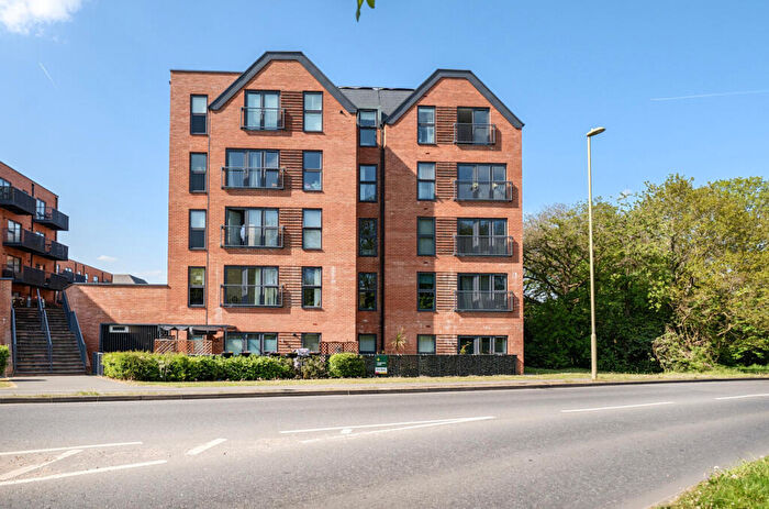 2 Bedroom Flat For Sale In Station Road, Hook, Hampshire, RG27