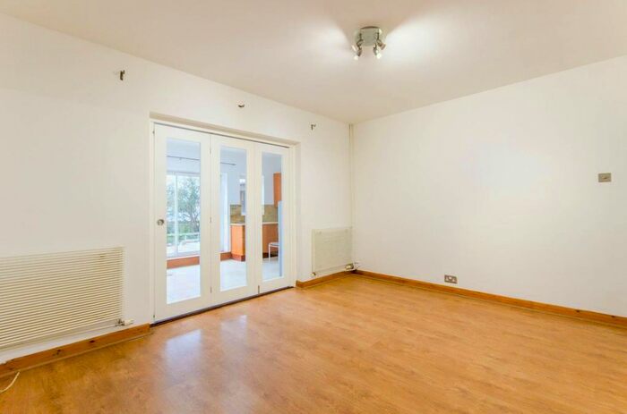 3 Bedroom Property To Rent In Chandos Avenue, Southgate, London, N14