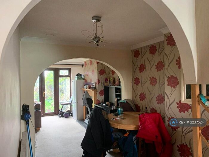 4 Bedroom Terraced House To Rent In Chigwell, Chigwell, IG7