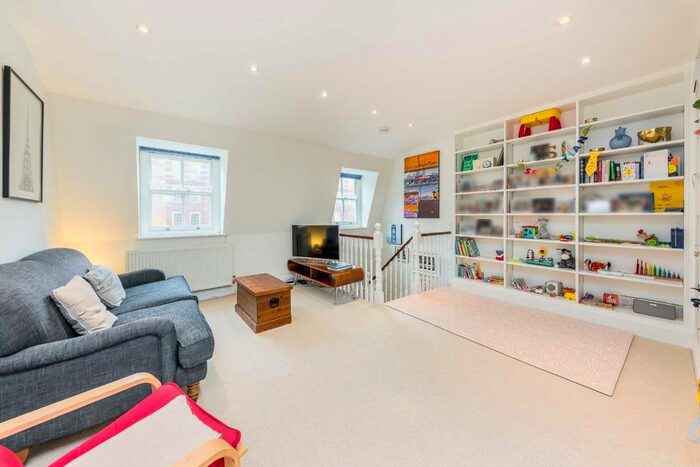 3 Bedroom Flat To Rent In Claverton Street, London, SW1V