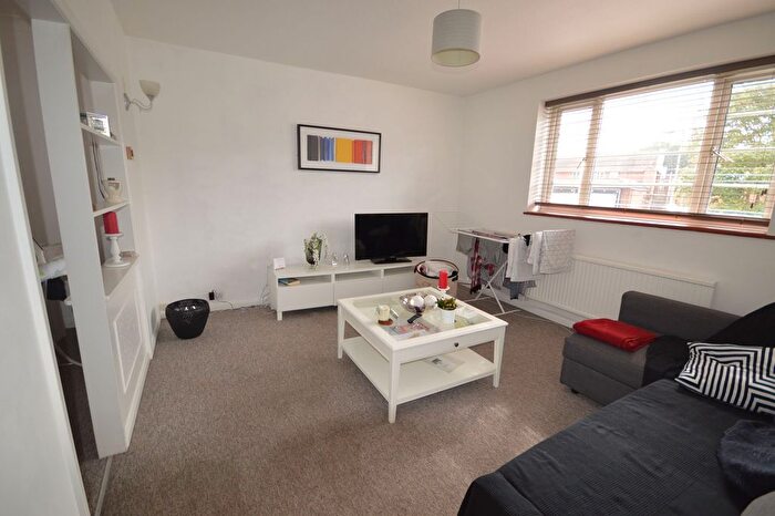 2 Bedroom Flat To Rent In Maxwell Road, Beaconsfield, HP9