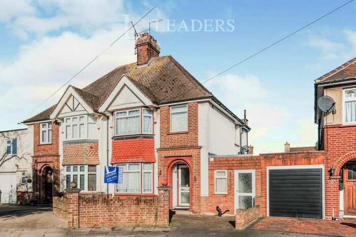 4 Bedroom Semi-Detached House To Rent In Everard Road, Bedford, MK41