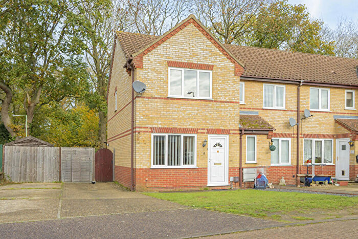 2 Bedroom End Of Terrace House For Sale In Holly Close, Worlingham, Beccles, NR34