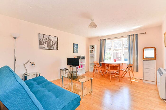 1 Bedroom Flat To Rent In Bushwood Drive, Bermondsey, London, SE1