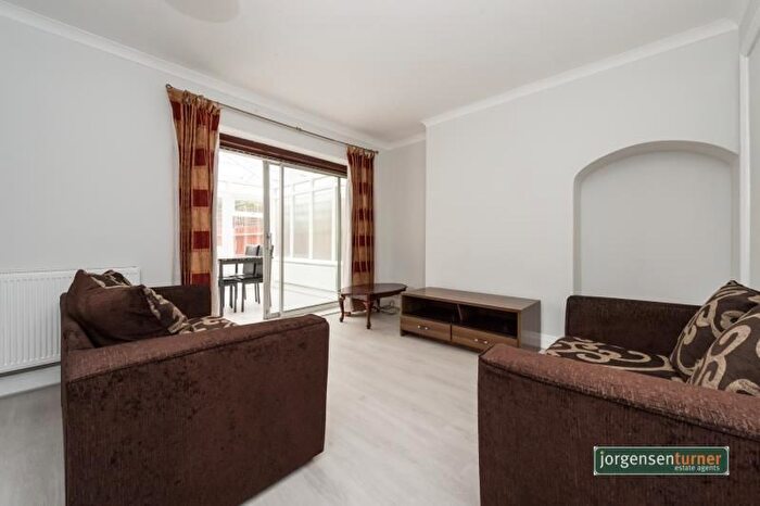 4 Bedroom Property To Rent In Court Way, Acton, W3