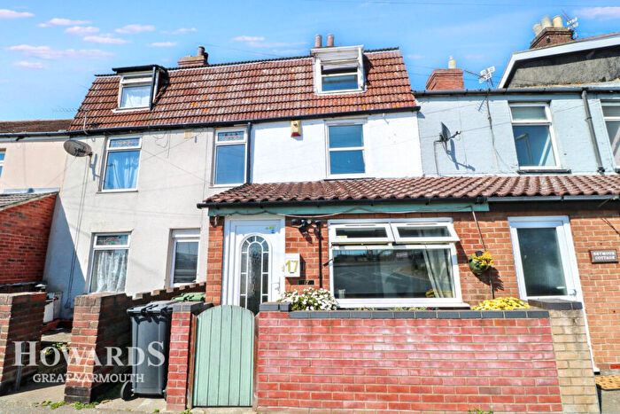 3 Bedroom Terraced House For Sale In Bridge Road, Great Yarmouth, NR30