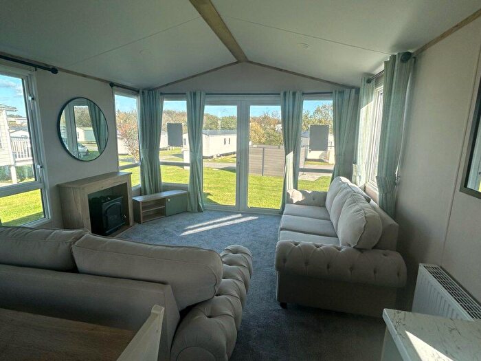 2 Bedroom Park Home For Sale In Sand Le Mere Holiday Park, HU12