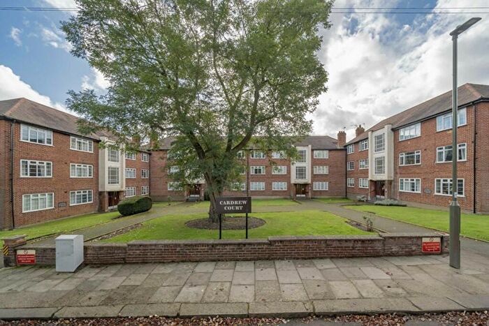 2 Bedroom Flat To Rent In Friern Park, North Finchley, N12