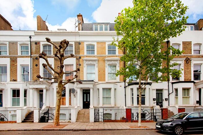 2 Bedroom Flat For Sale In St John's Hill, Clapham Junction, SW11