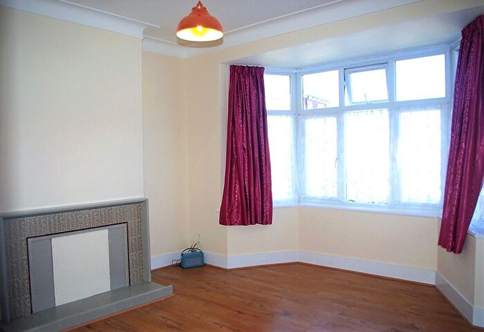 3 Bedroom Terraced House To Rent In The Ridgeway, London, NW9