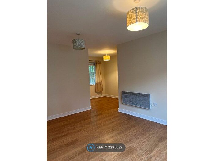 2 Bedroom Flat To Rent In Bromley Close, Harlow, CM20