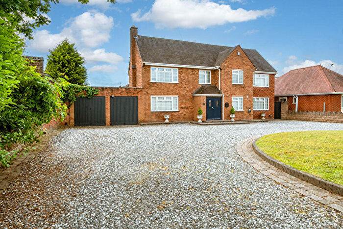 4 Bedroom Detached House For Sale In Barnett Lane, Kingswinford, DY6