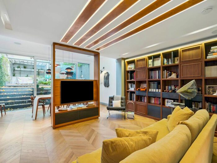 5 Bedroom Property To Rent In Vicarage Gate, London, W8