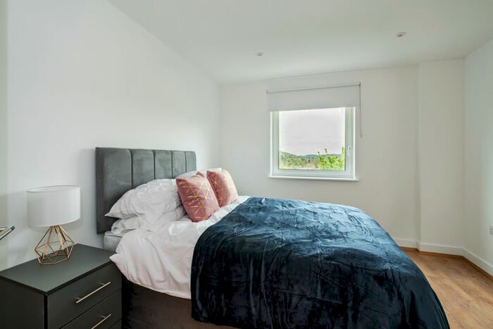 2 Bedroom Flat To Rent In Well Farm Road, Whyteleafe, CR3