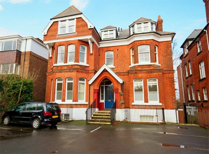3 Bedroom Flat To Rent In Mount Avenue, London, W5
